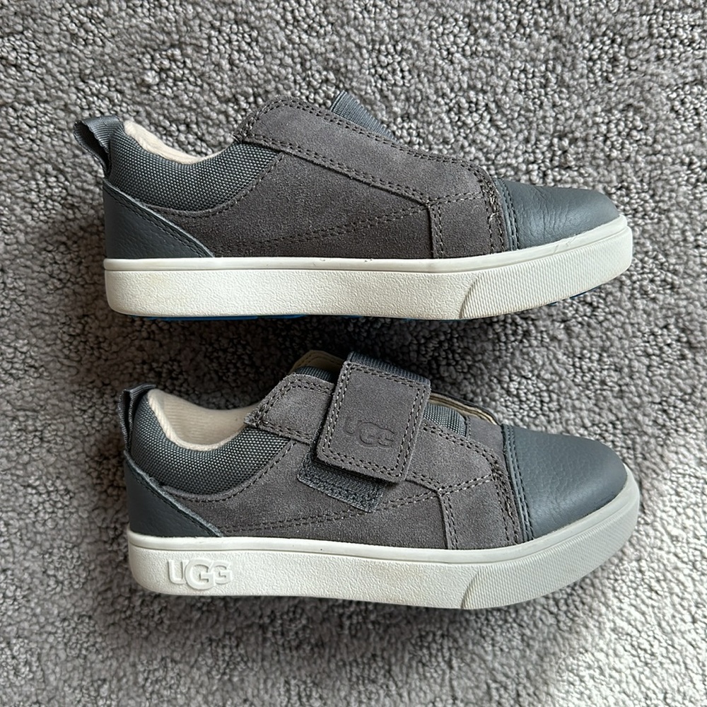 UGG Kids Rennon Low Top Sneaker. Toddler size 10. Brand new condition.